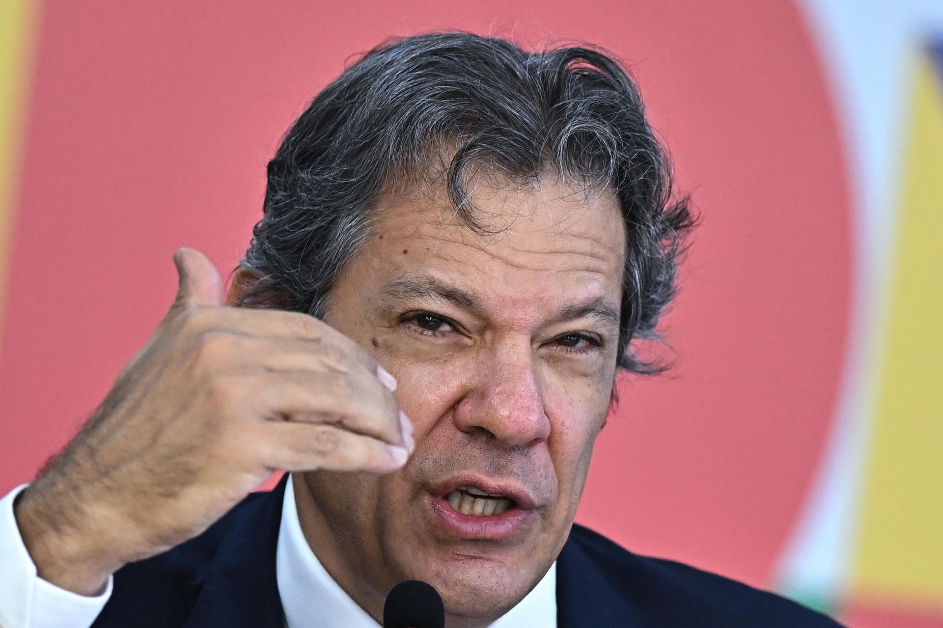 Haddad, Bolsonaro ailesinden geri çekilmelerini ve hükümetin ABD ile müzakere etmesine izin vermelerini istiyor