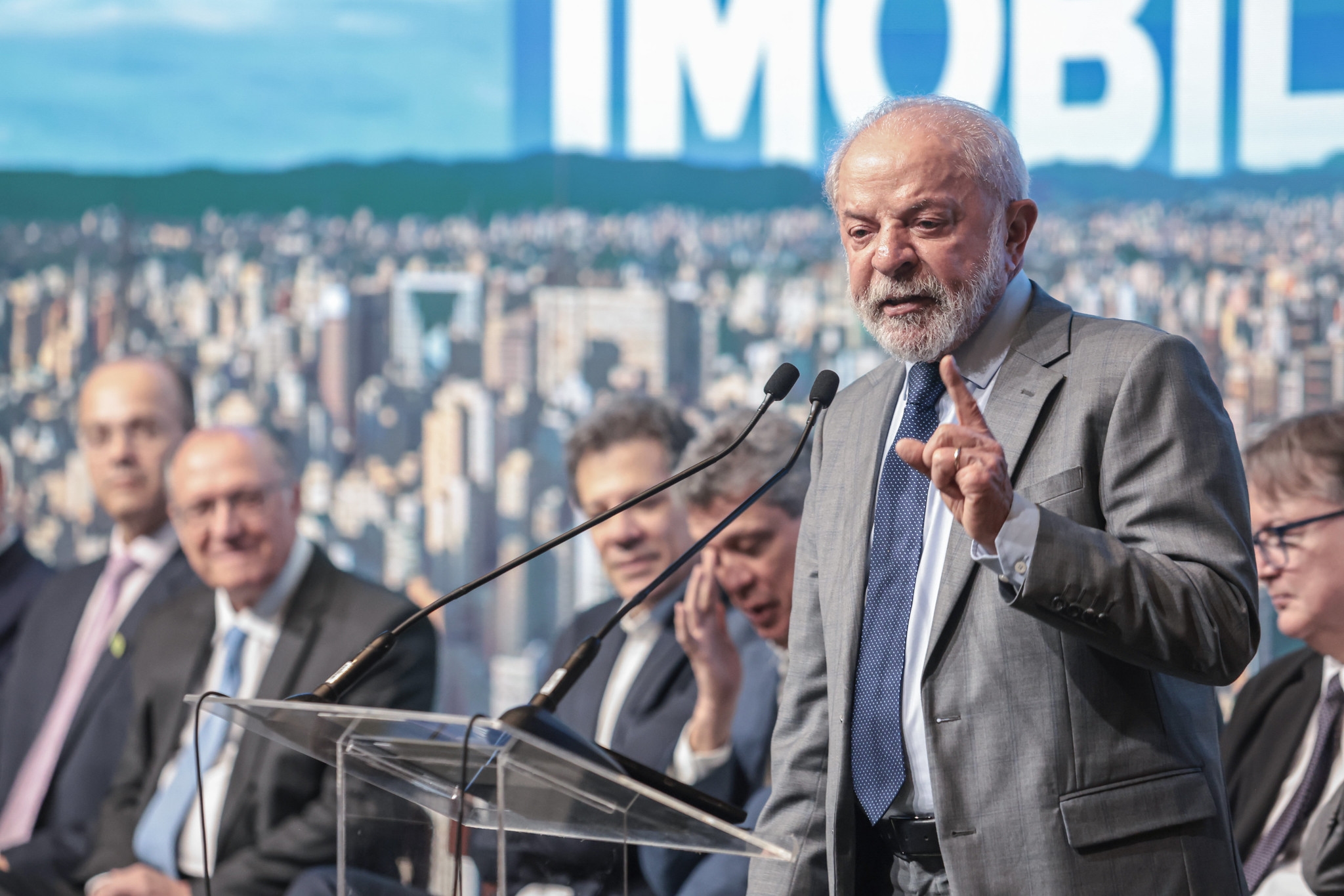 Lula lança novo modelo de crédito imobiliário com foco na classe média