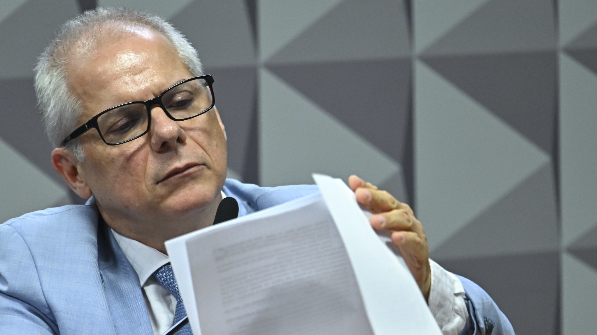 Były prezes INSS przyznał się do wydania partii zniżek na rzecz Contag