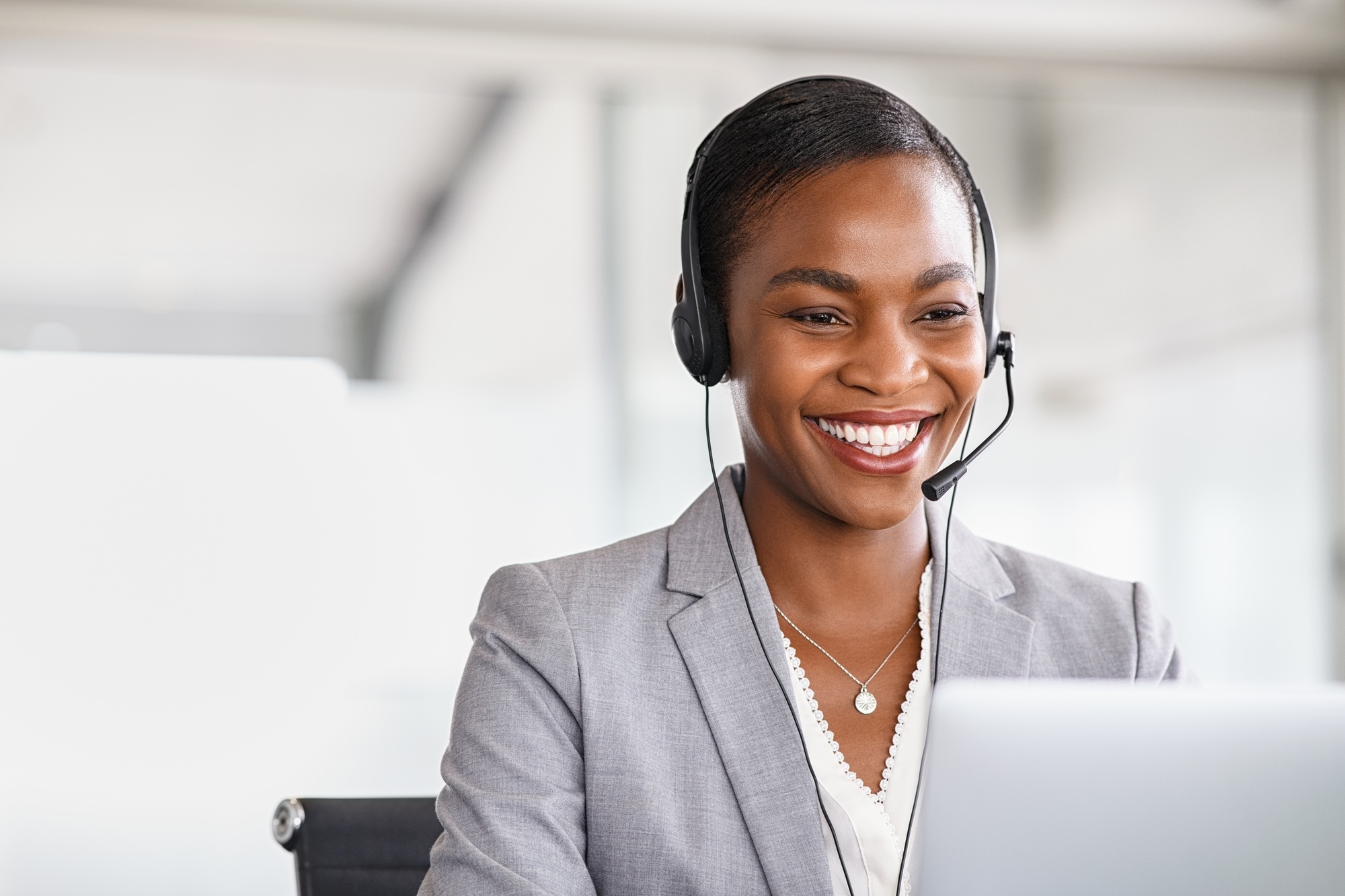 Estratégias eficazes para atrair clientes femininas e impulsionar o sucesso do seu negócio