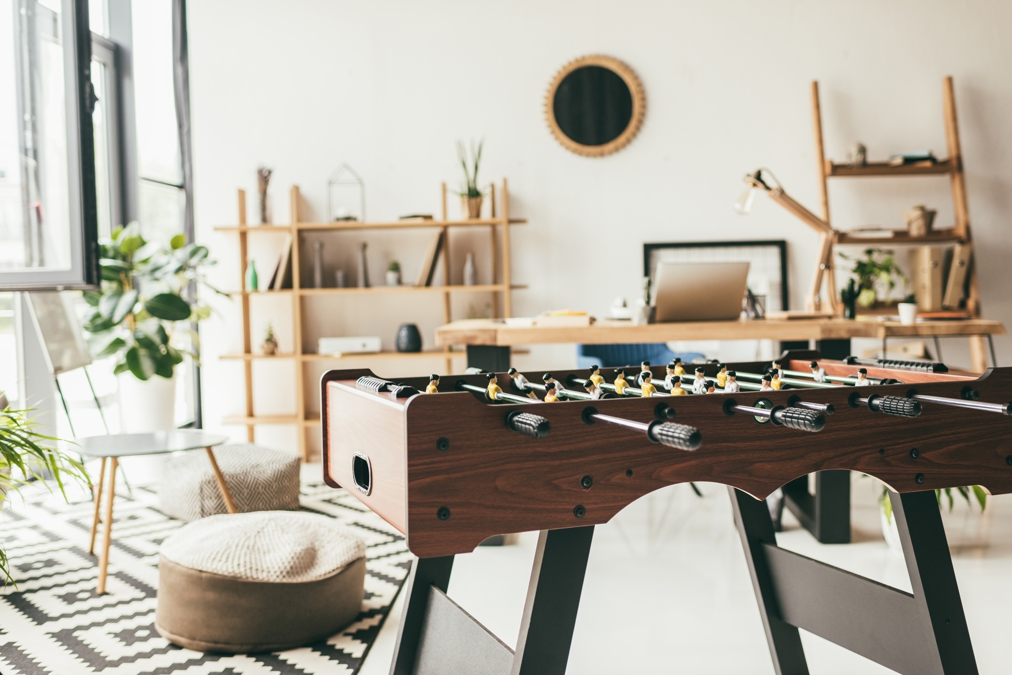 Transformez votre espace avec un bureau élégant de style « Man Cave »