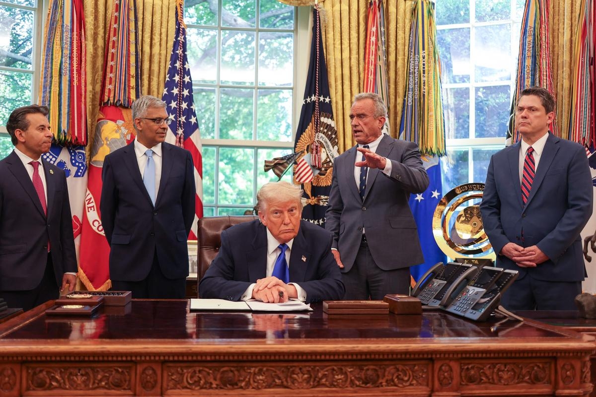 Trump wants to restrict virus research, which he considers "dangerous," citing the example of Covid