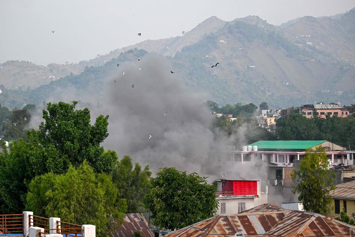 LIVE. Conflict between India and Pakistan: At least 34 dead in bombings, five Indian planes shot down