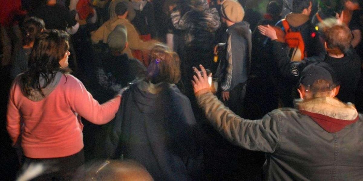 Fiesta rave: alrededor de 8.000 personas se reunieron ilegalmente en Lot