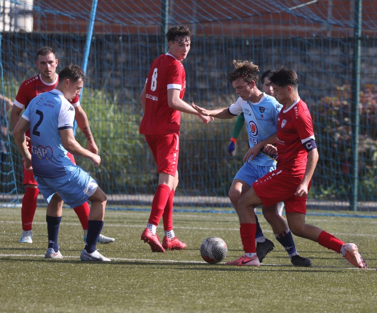 Fútbol en Dordoña: Bergerac B y Boulazac en la lucha, Sarlat/Marcillac cruza los dedos