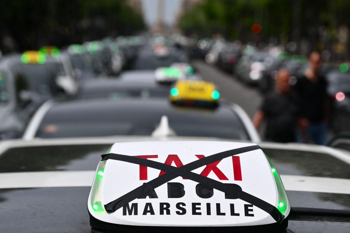 Taxis enfadados: reunión de crisis en el Ministerio de Transportes con François Bayrou para desactivar el conflicto