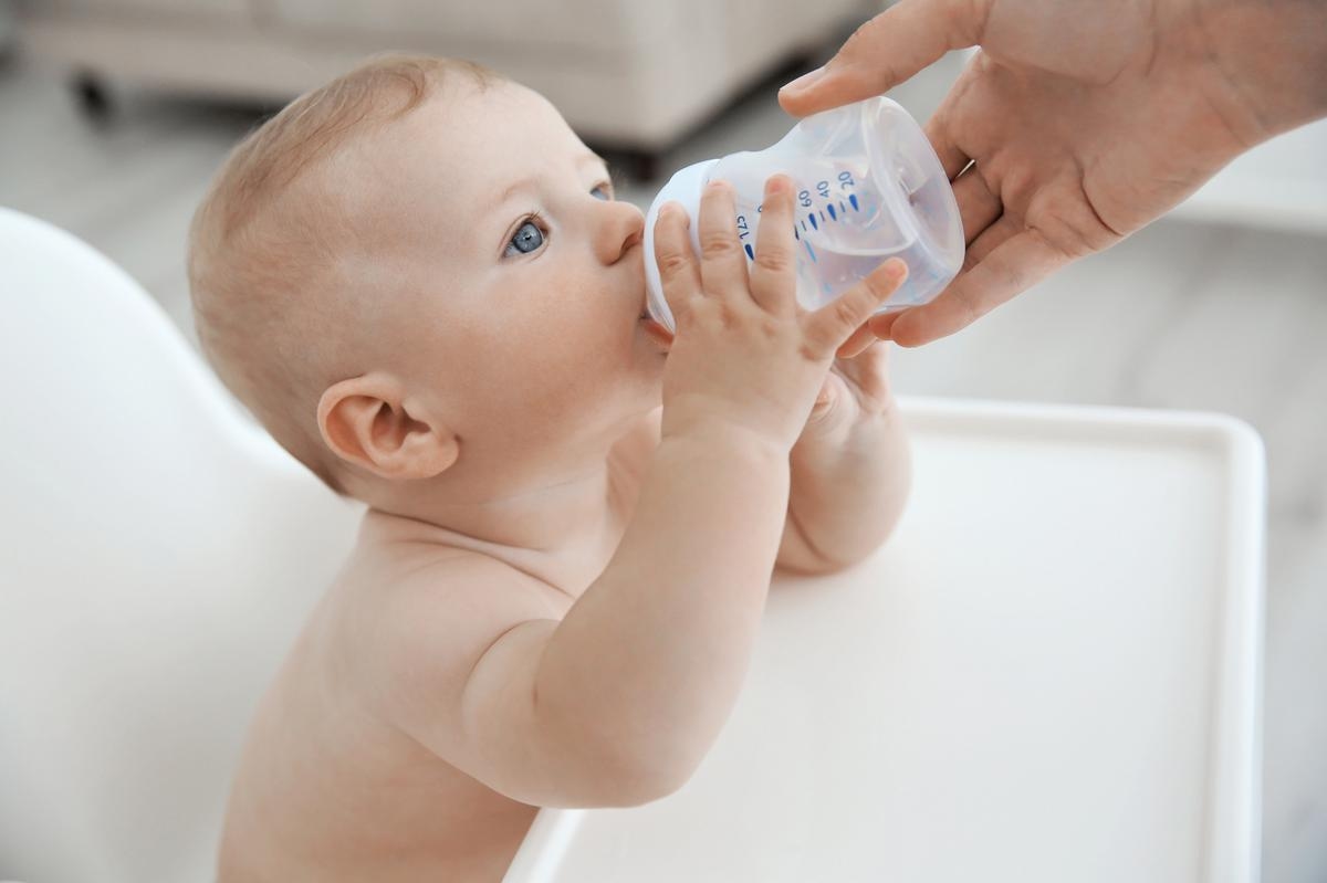 « Bébé coca » ou « carie du biberon » : quelle est cette maladie qui touche les jeunes enfants ?