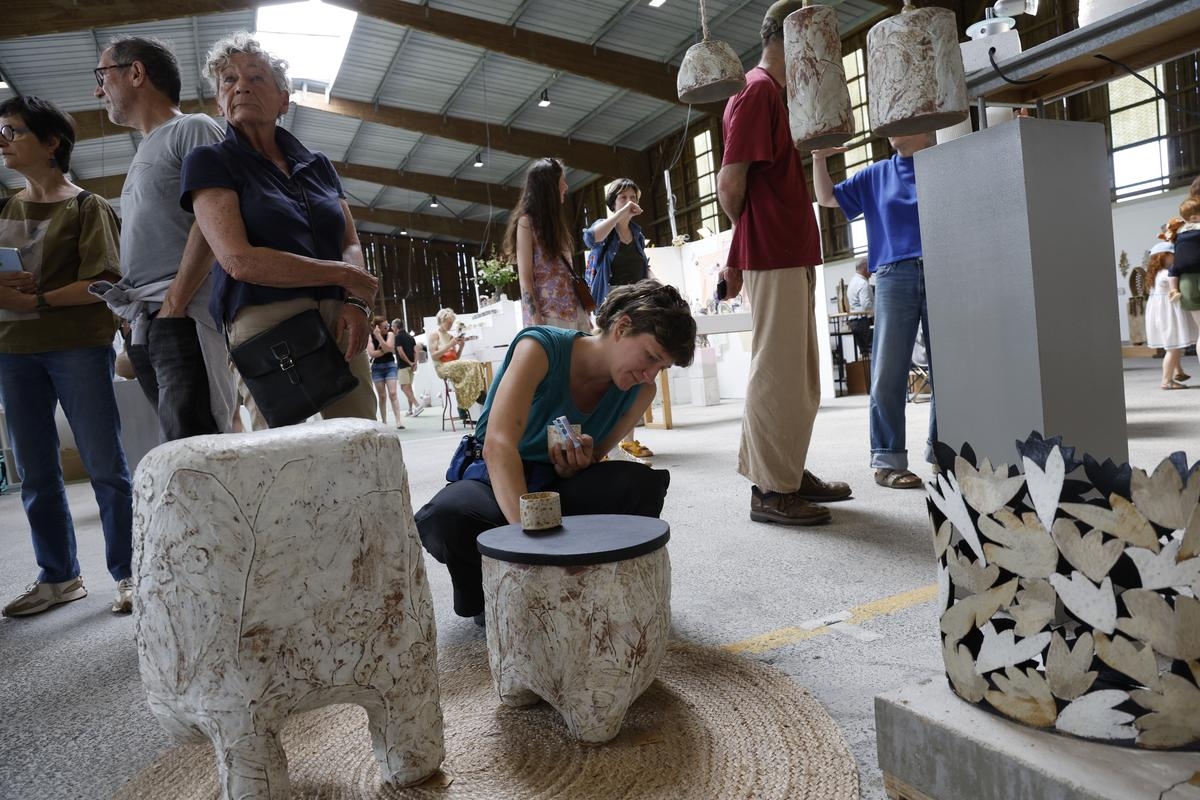 Video. „Menschen, die von überall herkommen“: Dieses Dorf in der Dordogne ist Treffpunkt tausender Keramikliebhaber