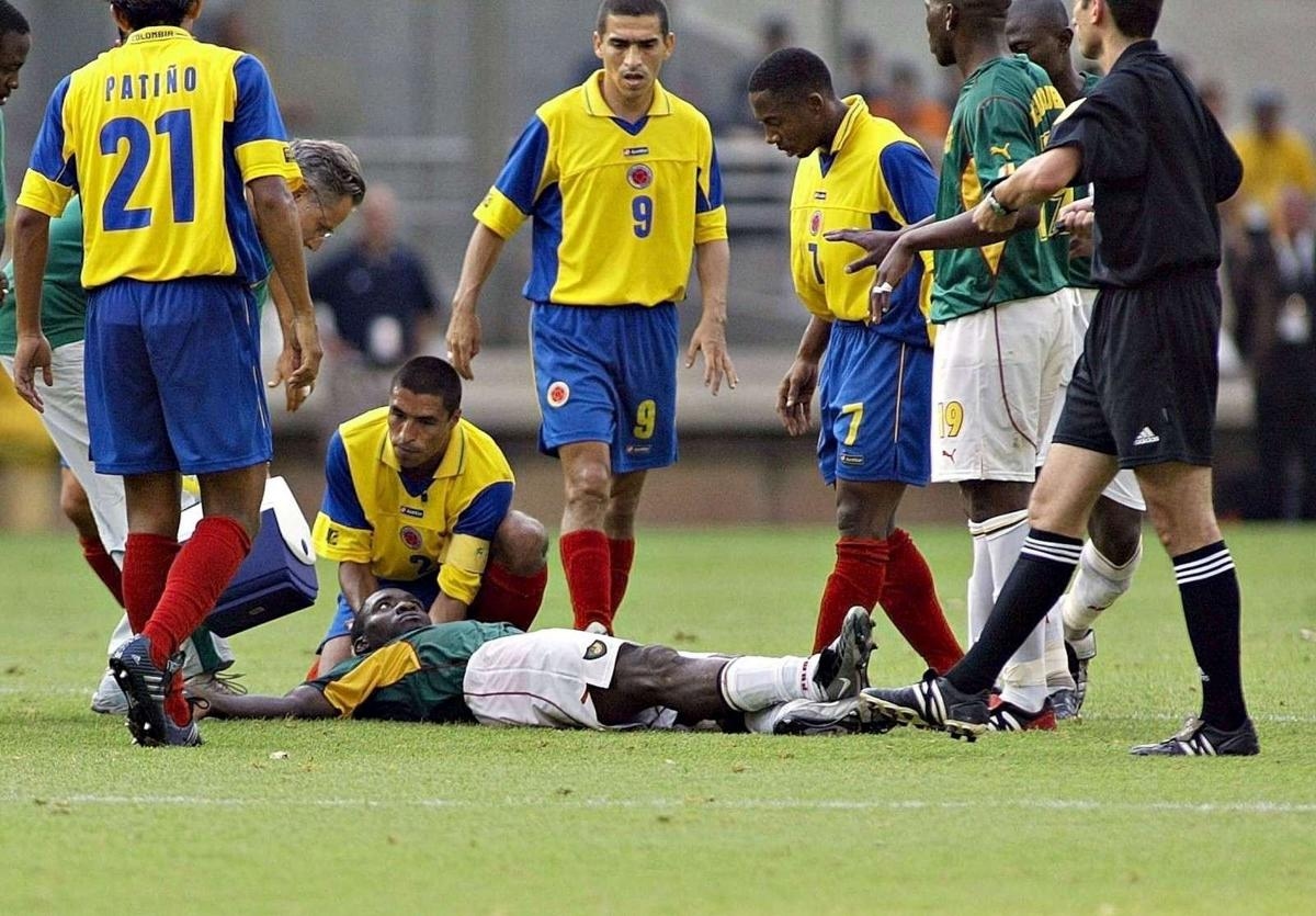 L’éphéméride du 26 juin : en 2003, le footballeur camerounais Marc-Vivien Foé décède d’une crise cardiaque lors d’un match qui opposait son pays à la Colombie