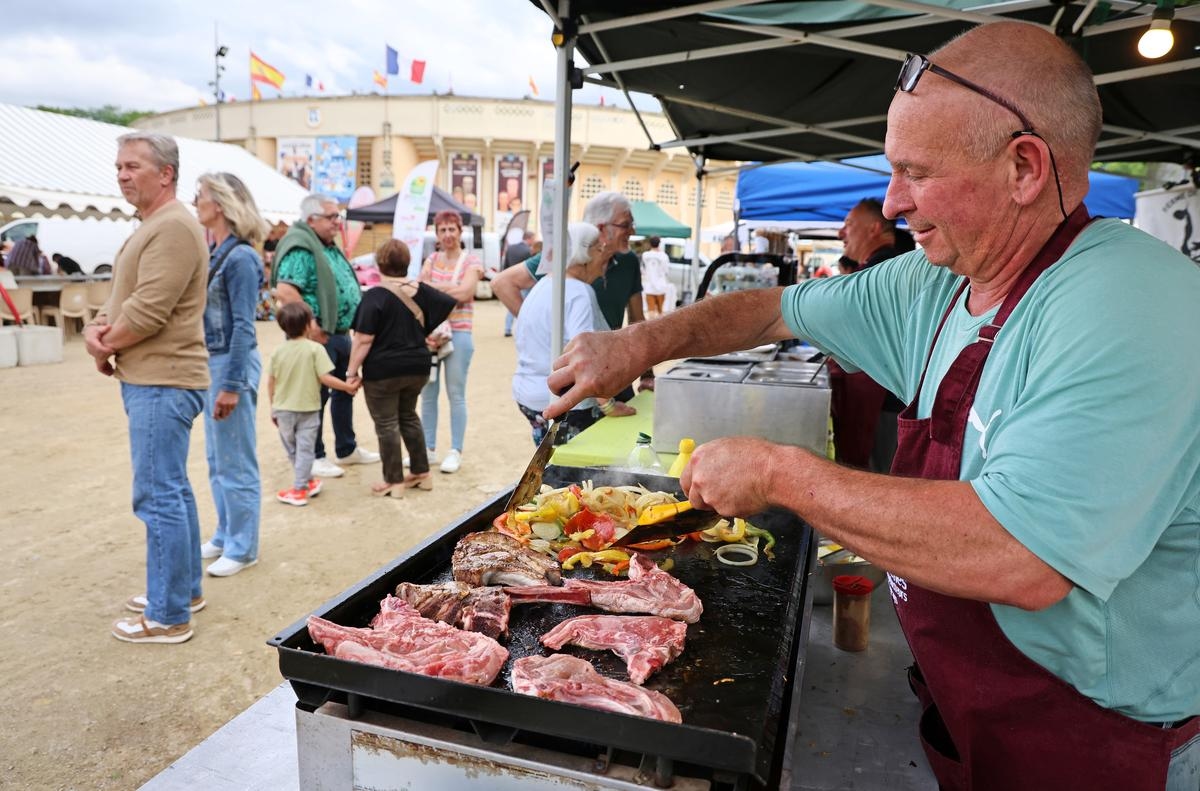 En images. Des animations en gascon pour lancer la saison des Marchés des producteurs de pays à Mont-de-Marsan