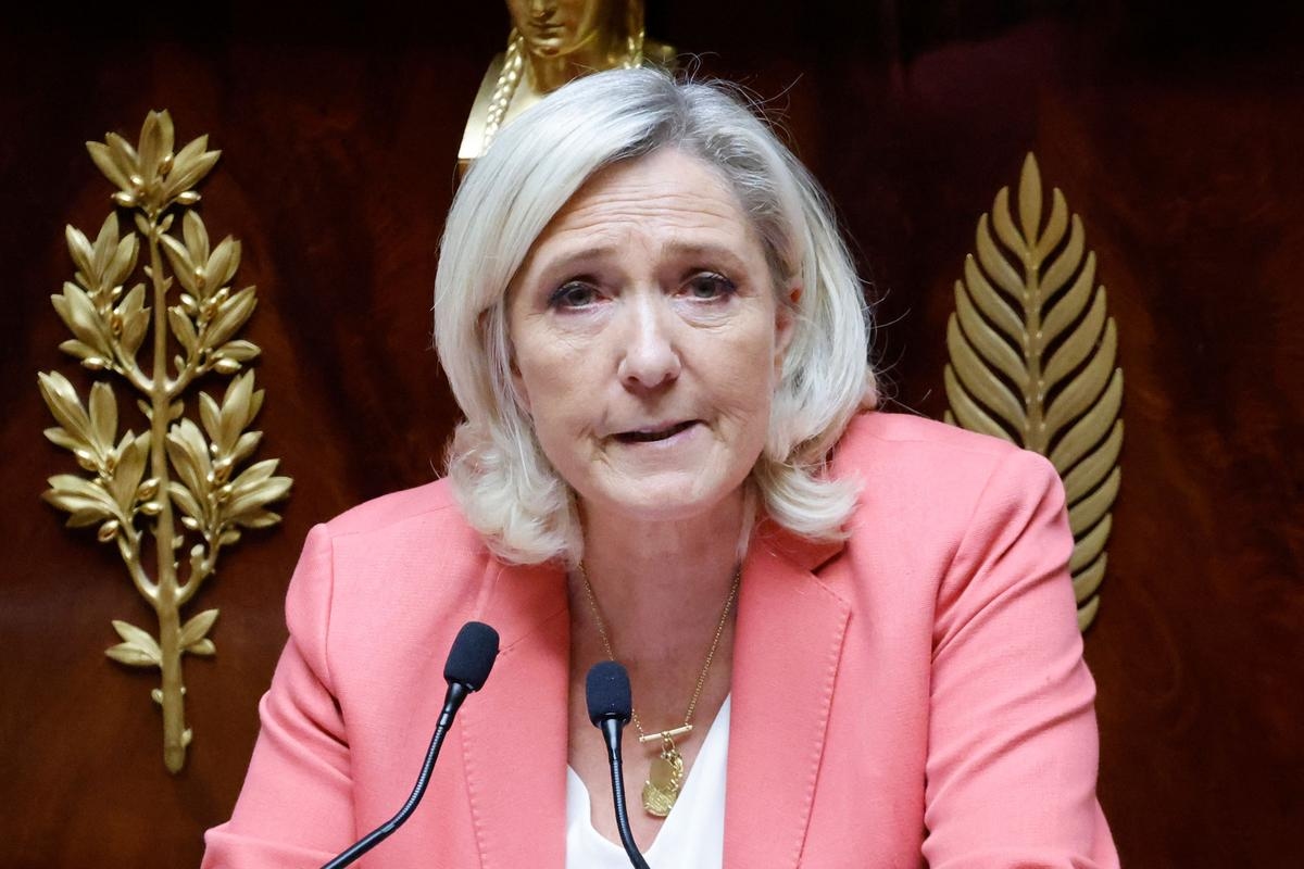 Marine Le Pen pointe « la dégradation du pays » et ne trouve « aucune excuse » à Bruno Retailleau