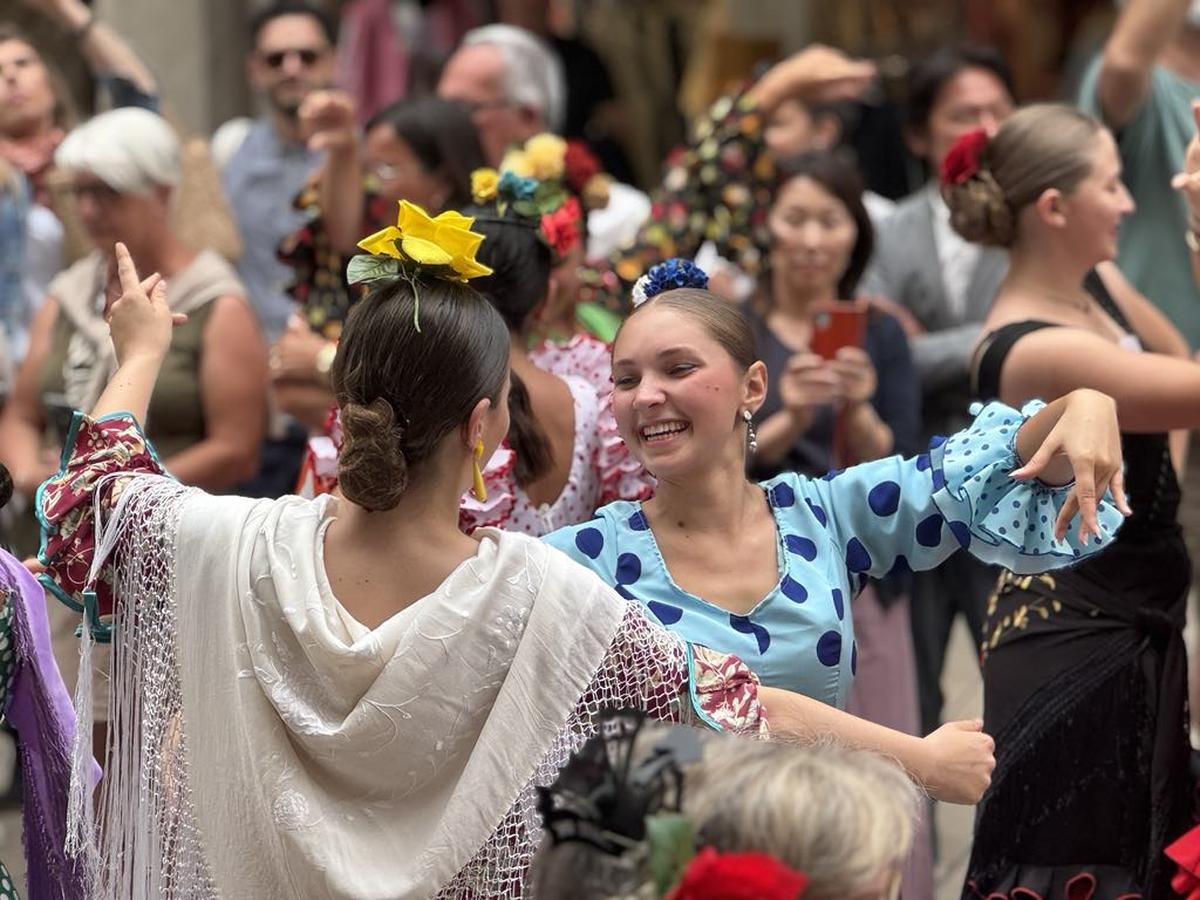 San Juan de Luz: Misa, bailes y desfile animan la Fiesta Andaluza