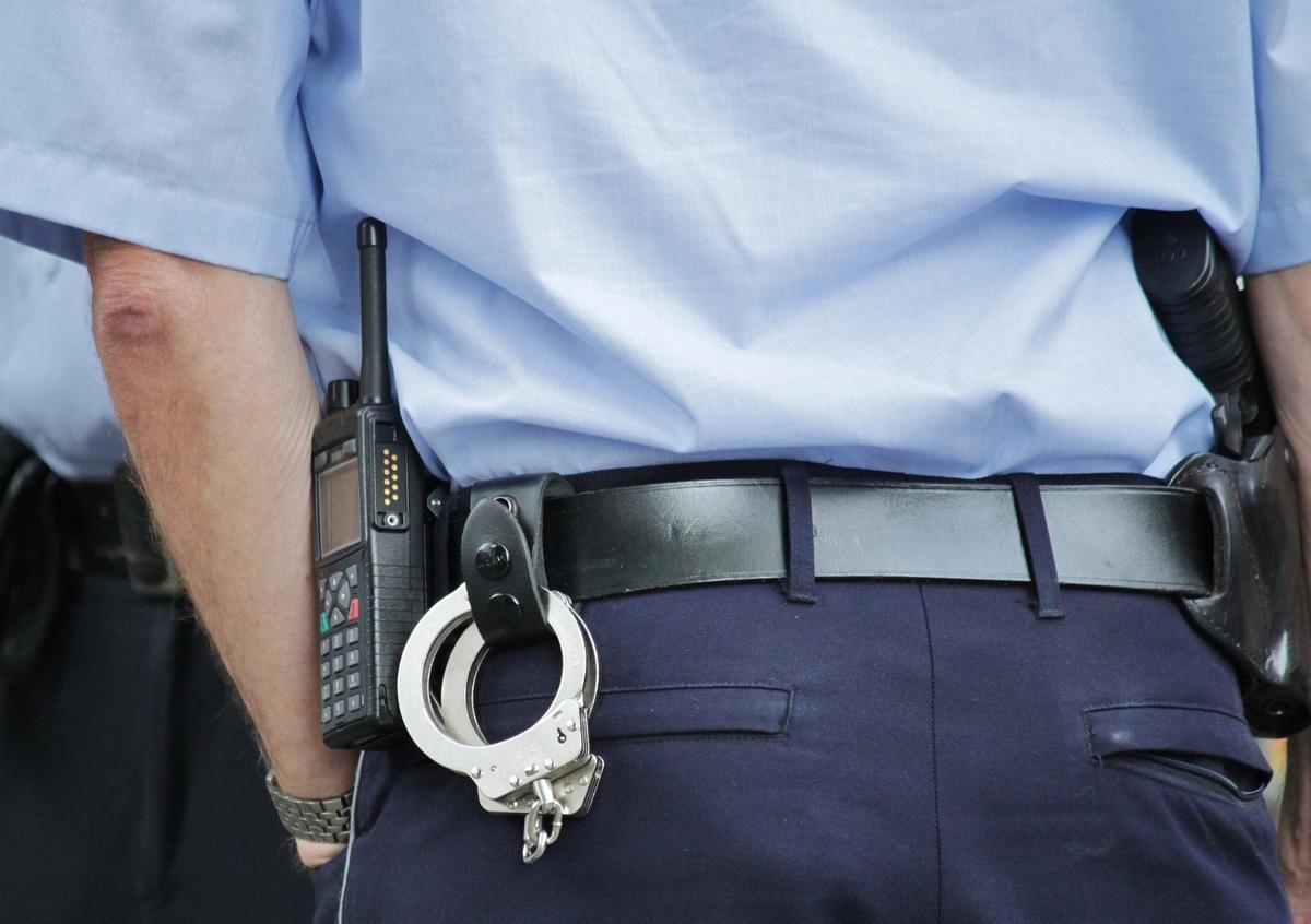 Klavyedeki bir tuşu basılı tutarak uzaktan çalışmayı simüle eden bir polis memuruna ömür boyu men cezası verildi