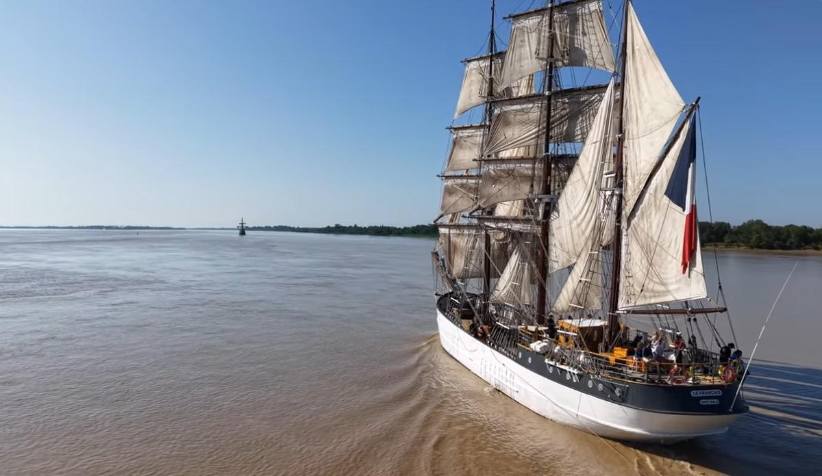Video: The majestic arrival of sailboats in the Gironde estuary for the Bordeaux wine festival filmed by a drone
