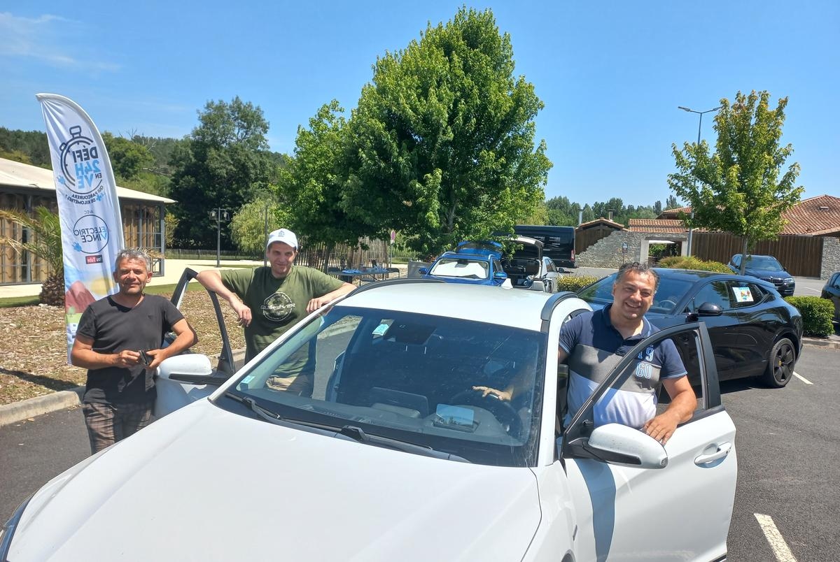 24 Stunden im Elektroauto: „Ehrlich gesagt, ist das eine gute Sache“, kommentierten die Teilnehmer bei ihrer Ankunft in der Dordogne.