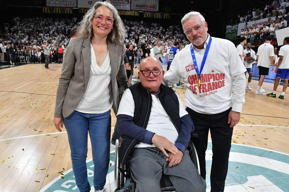 Boulazac-Isle-Manoire tarafından basketbol kulübü için oylanan olağanüstü bir hibe