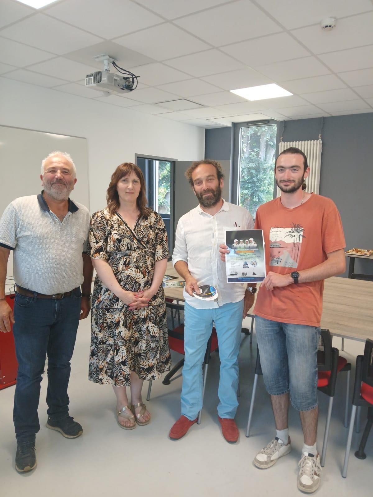 Sarlat: Lise öğrencileri deneysel amatör radyo yarışmasında ödüllendirildi