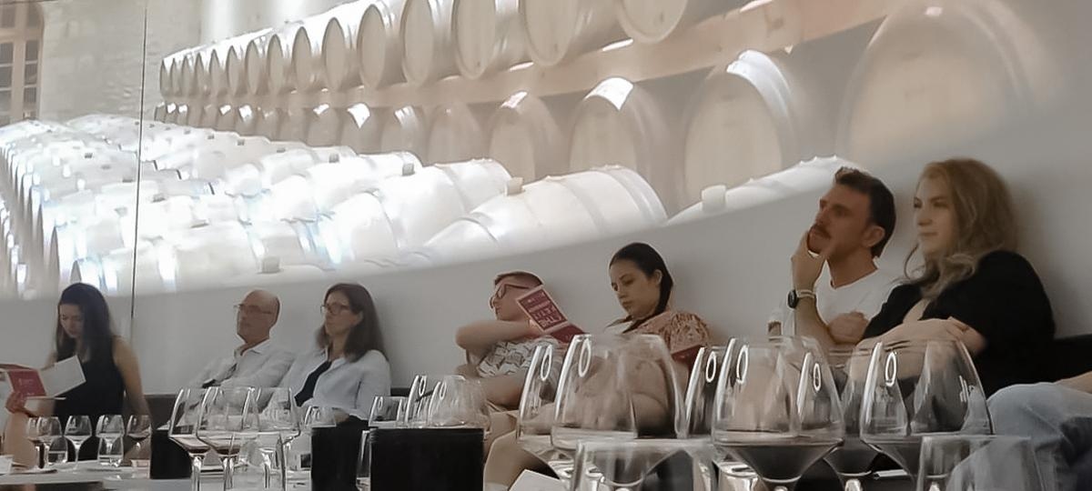 “The idea is to awaken the senses”: in Bordeaux, the immersive workshop at the Cité du Vin invents tasting with a 360-degree screen