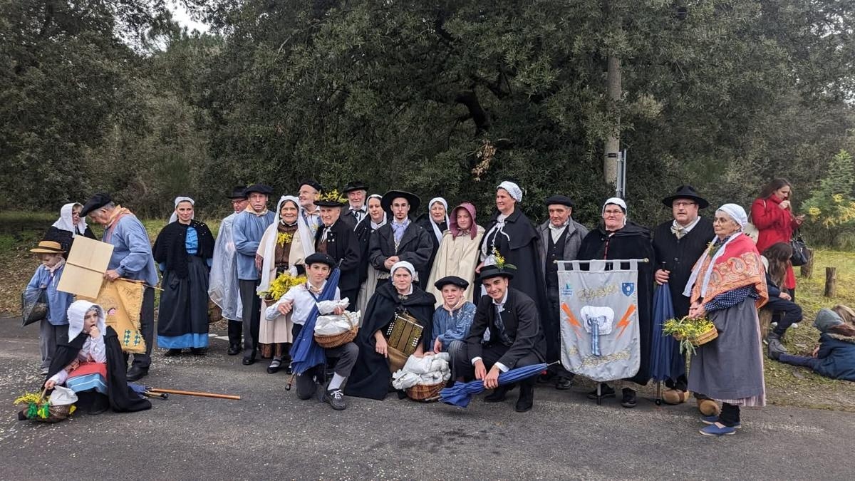 Le Grand-Village-Plage: Oléron dança sob os holofotes durante um festival folclórico