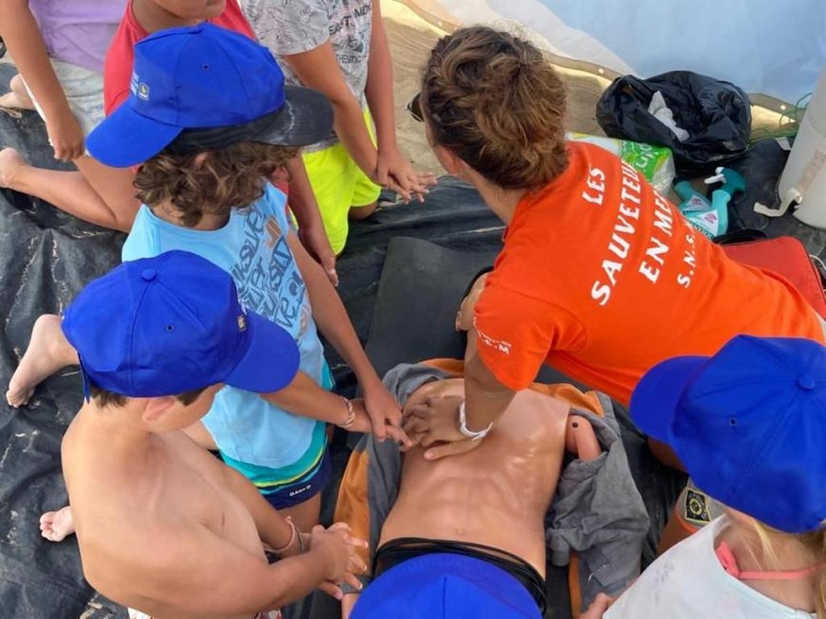 Grande Conche Beach: children aged 7 to 12 trained in first aid