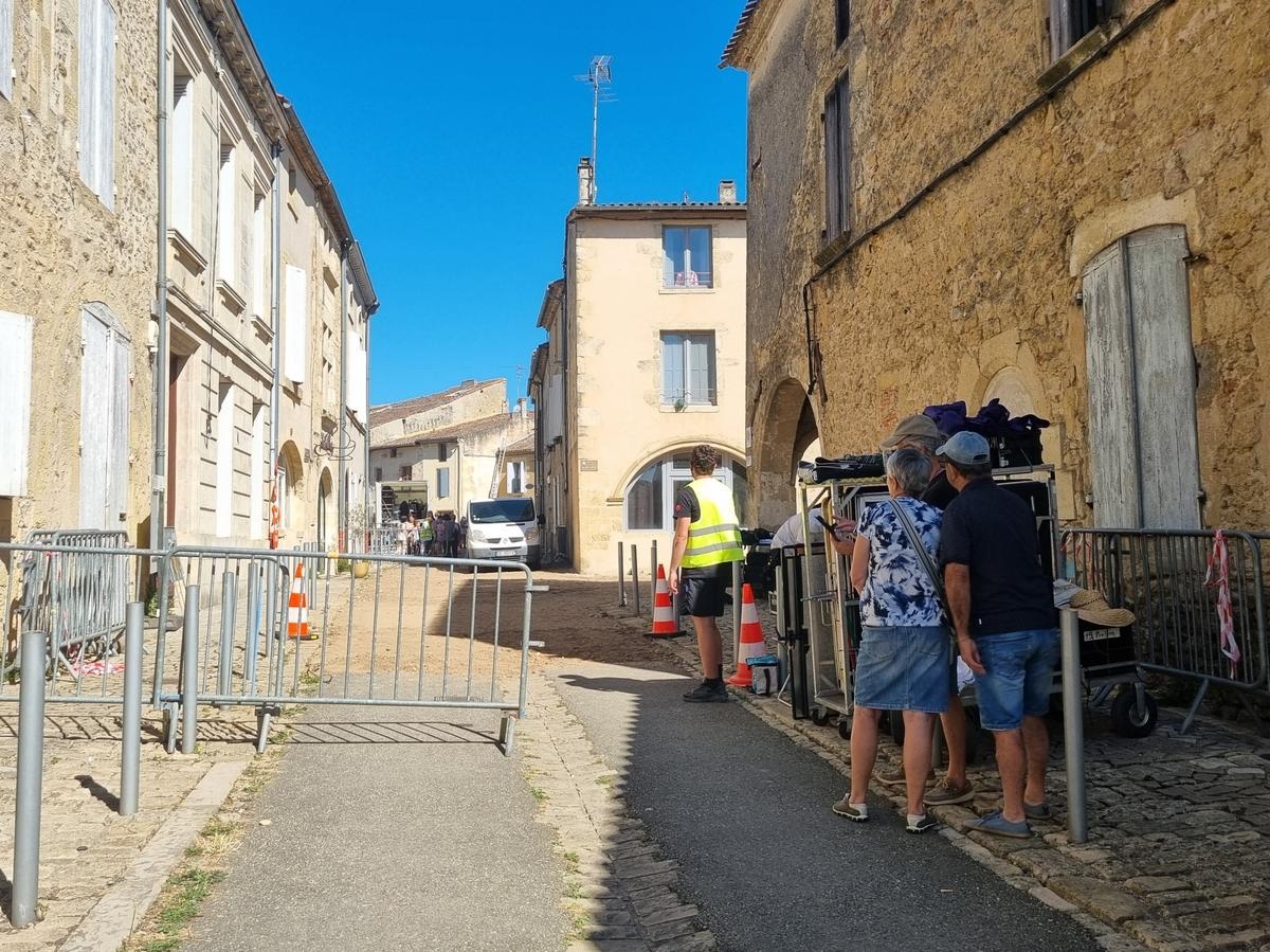 „Będziemy kręcić, nie możecie już przejść”: w Żyrondzie rozpoczęły się zdjęcia do „Nędzników”