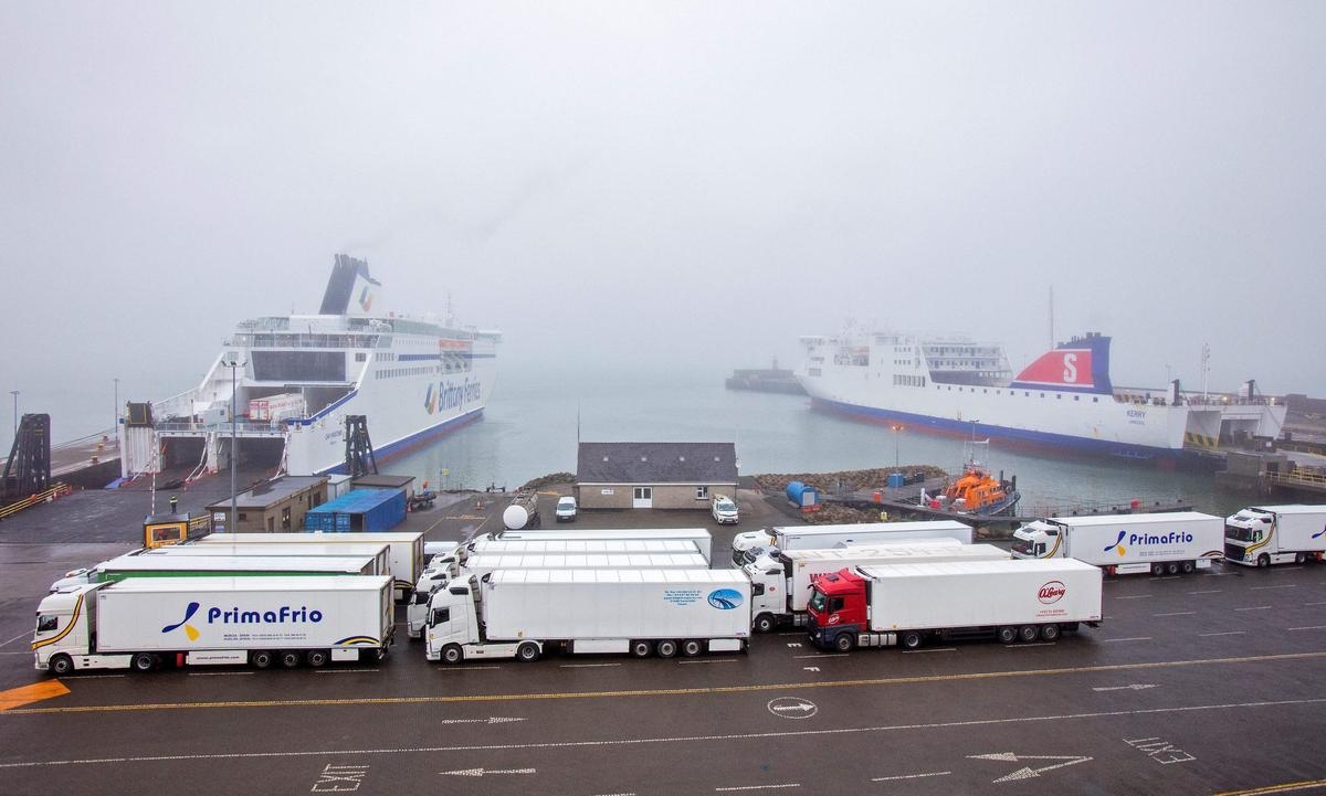 Transporte ferroviario entre Cherburgo y el País Vasco: próximamente 25.000 camiones en trenes conectarán las Islas Británicas con España