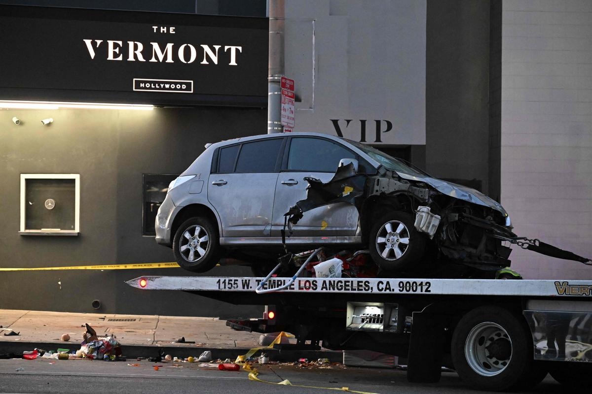 Auto investe la folla a Los Angeles: "atto intenzionale", autista accusato di aggressione