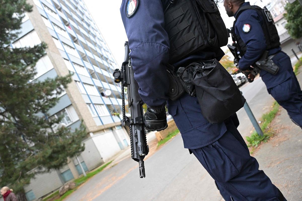 Guet-apens, policier blessé, appartement incendié : que sait-on des violences à Béziers ce week-end ?
