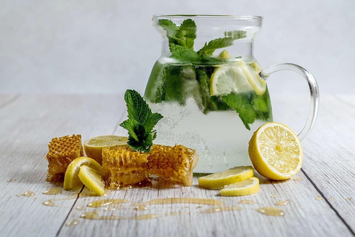 Hot summer: should you drink cold or hot?