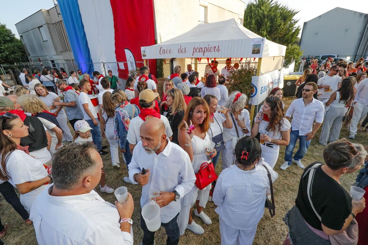 Baile de bomberos de La Rochelle: ¿El amor, un mito persistente o una posibilidad real?