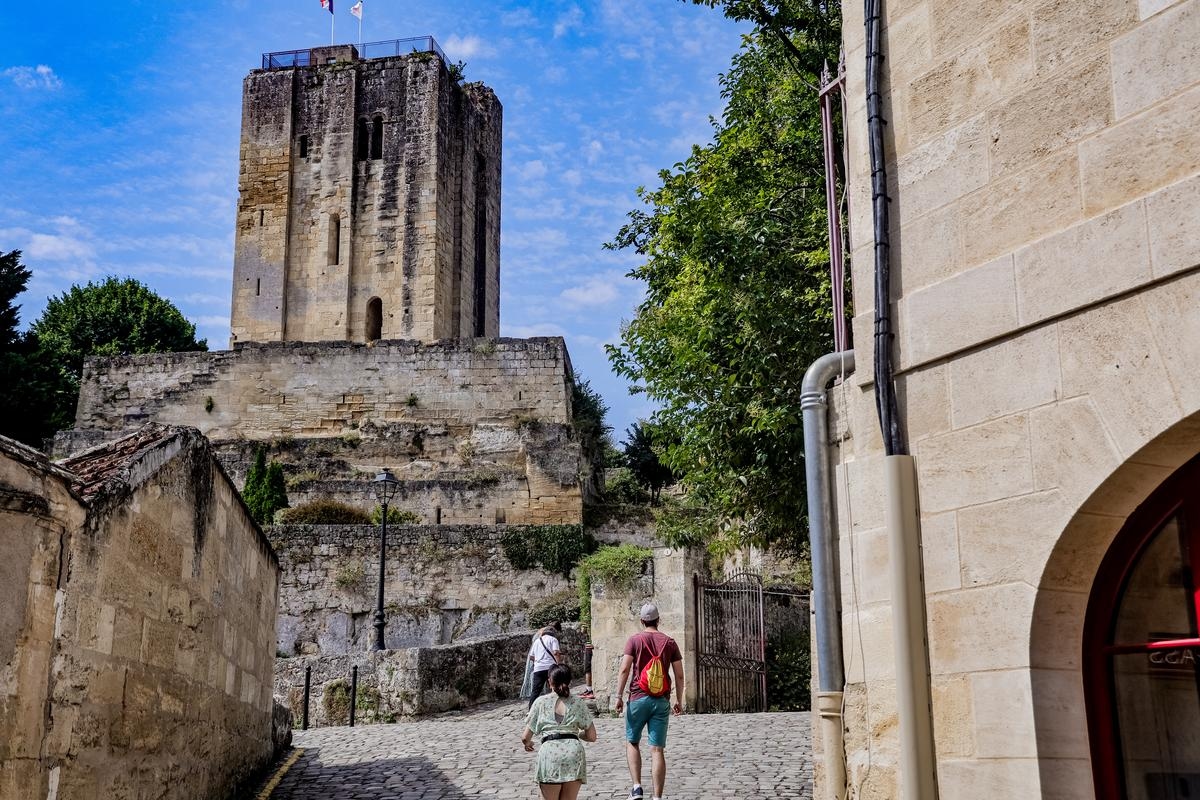 Tourismus in der Gironde: Zwischen Weinbergen und Stein erzählt Saint-Émilion tausendjährige Geschichte