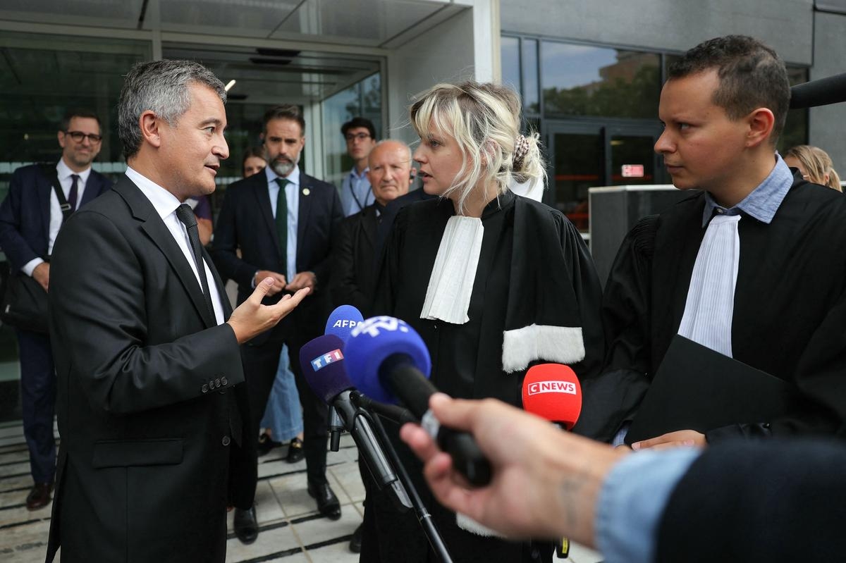 VIDEO. "I won't shake your hand": Tensions at the Nanterre court between a lawyer and Gérald Darmanin
