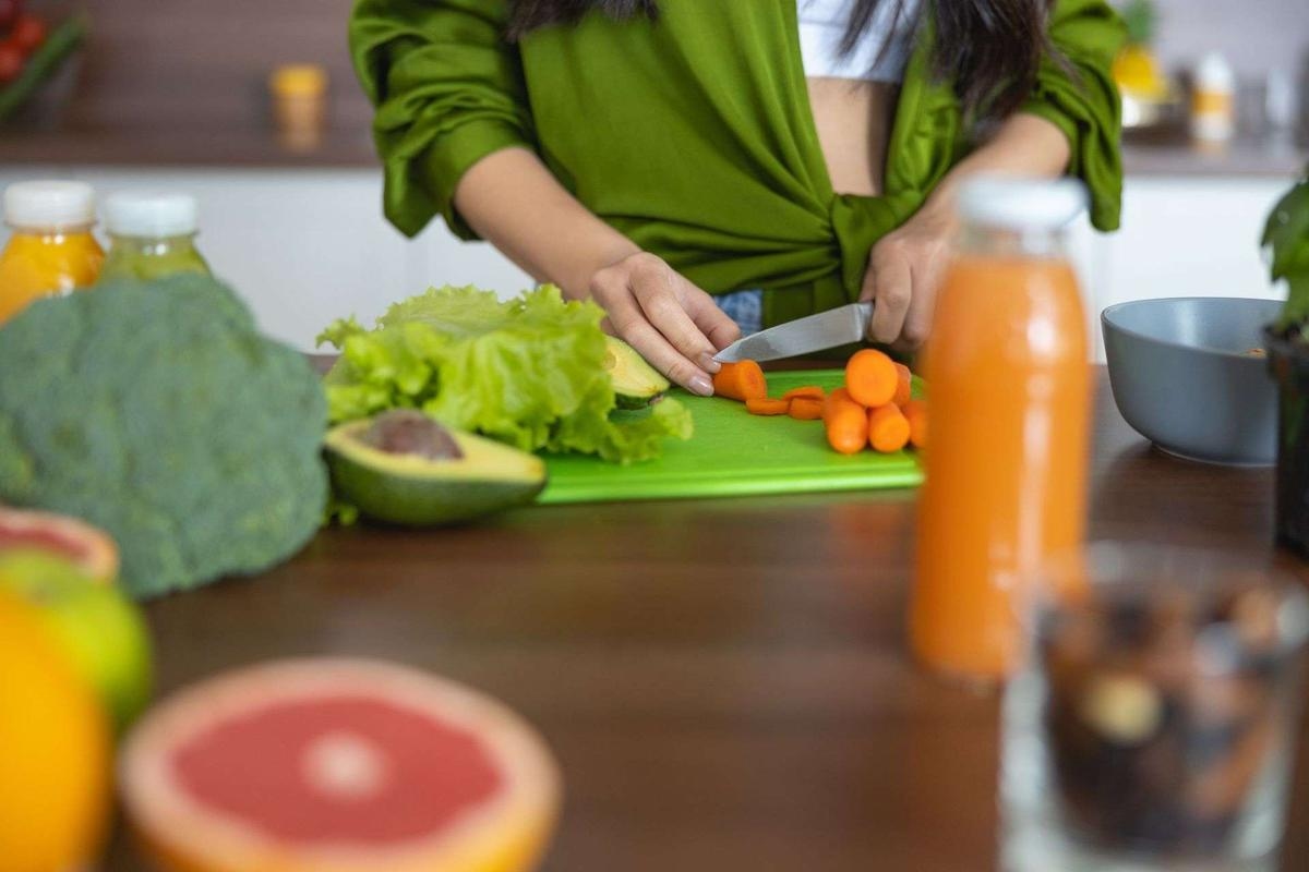 Intoxicación alimentaria: ¿Por qué deberías tener varias tablas de cortar en casa?