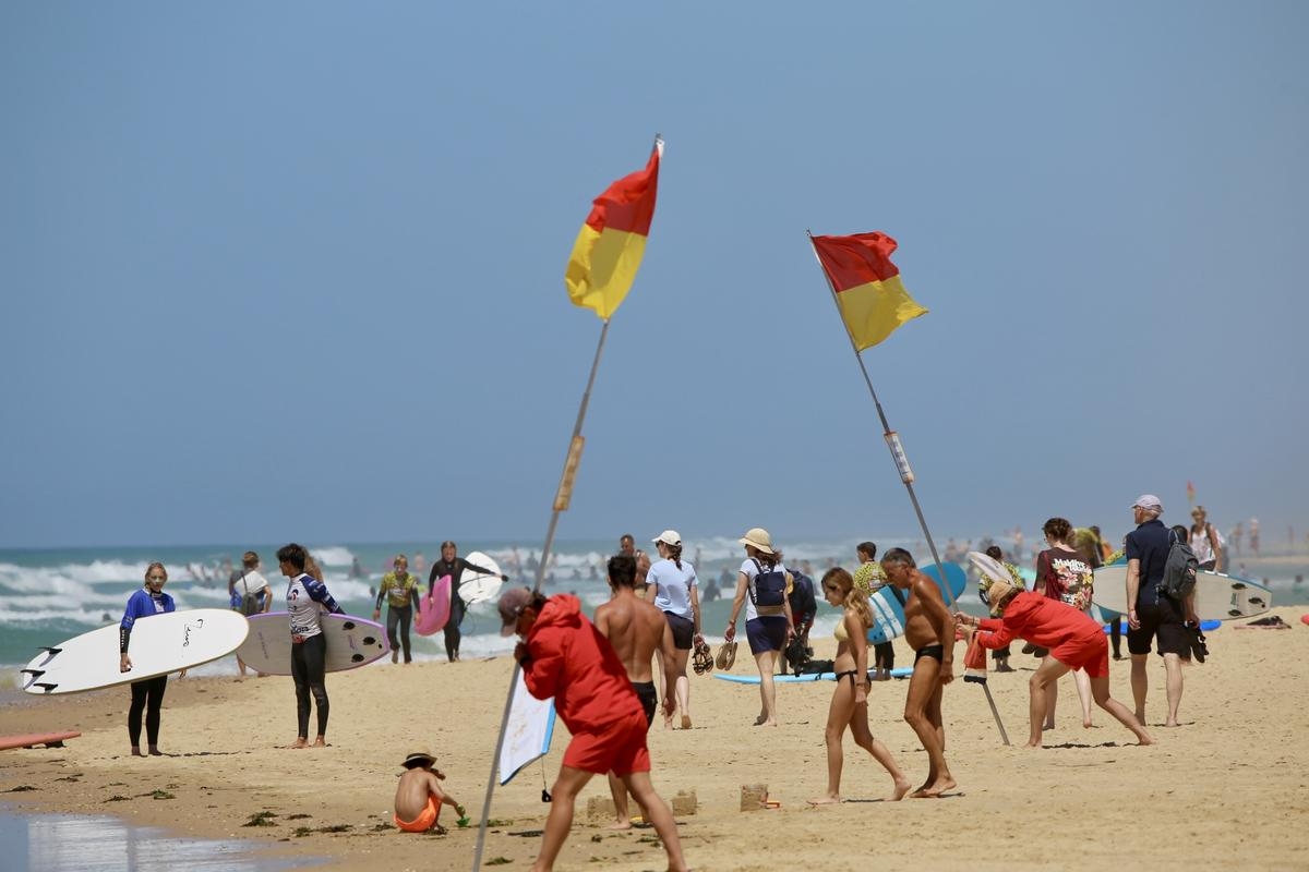 Ganzjährige Strandüberwachung: Ein Landes-Modell, das in der Gironde unerreichbar ist
