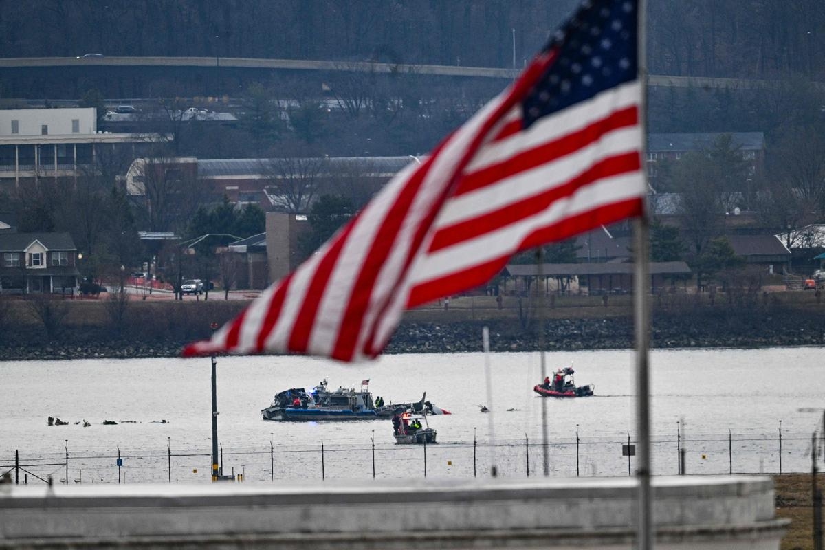 Accidente aéreo en Washington: Una investigación revela decenas de metros de diferencia entre los altímetros de los helicópteros militares