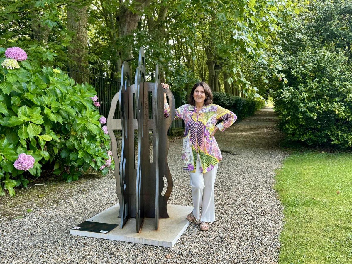 Urrugne: the artist "Mima" brings his steel sculptures into dialogue with the centuries-old stone of Urtubie Castle