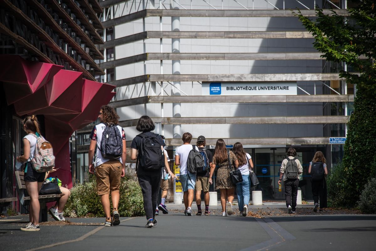 Bilancio 2026 di Bayrou: l'"anno bianco" indebolirà ulteriormente gli studenti?