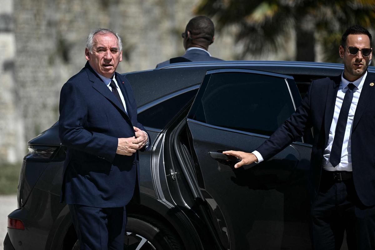 Removal of two public holidays: “François Bayrou is playing with fire”