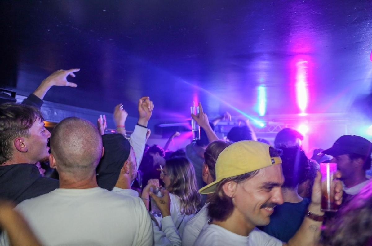 “La gente está aquí para divertirse y disfrutar”: inmersión en la pista de baile de Bakoua en Hossegor