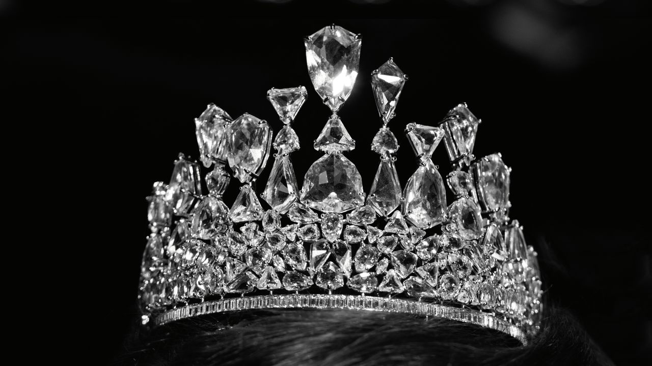 Vienna Opera Ball: How the Swarovski Tiara and the Ball Belong Together