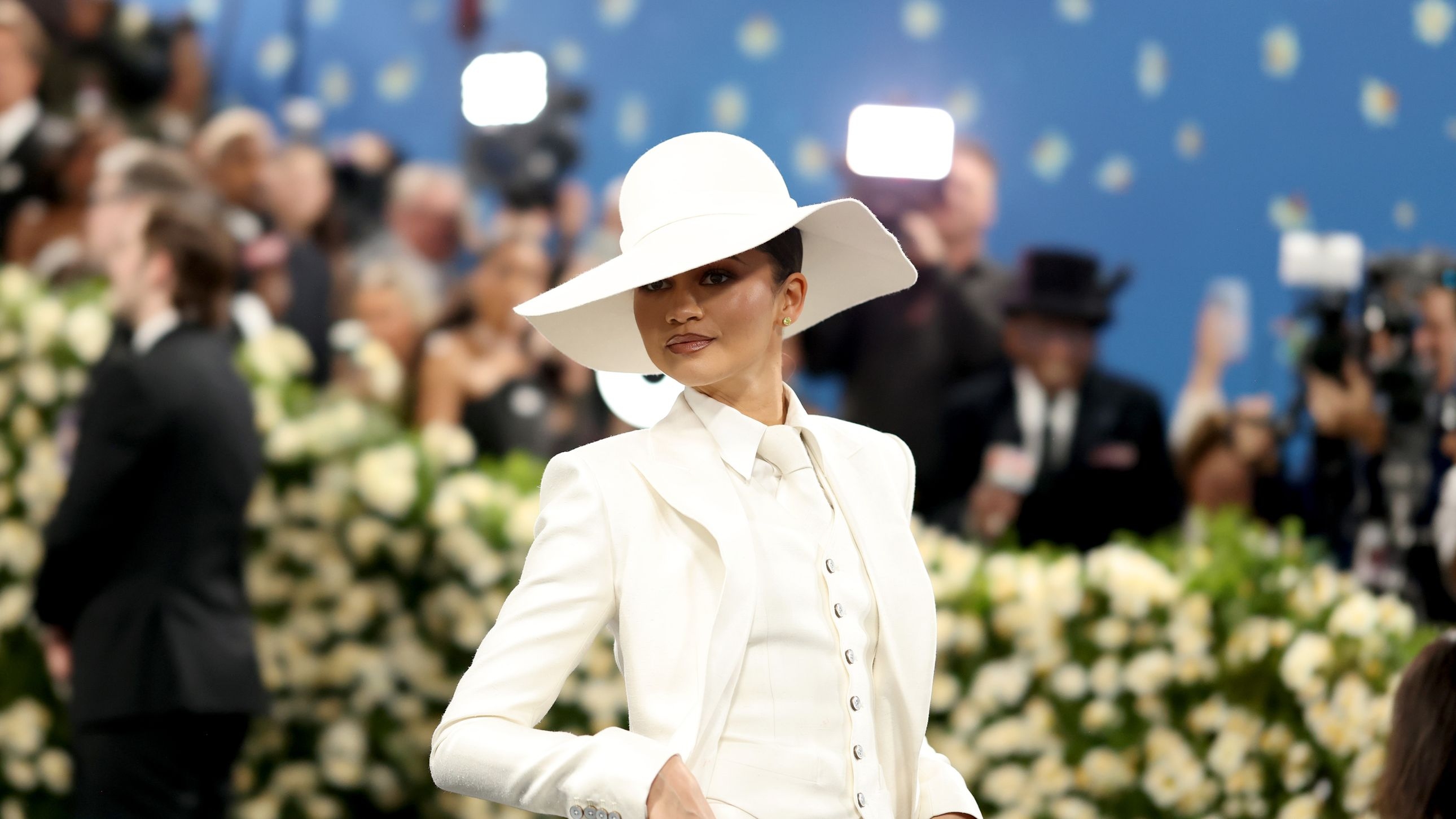 Met Gala 2025: Alle Looks und Kleider der Stars vom roten Teppich auf einen Blick
