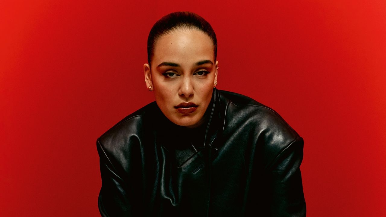 Jorja Smith sobre los comentarios de odio: "Lo que piensen los demás de mí no es mi problema".