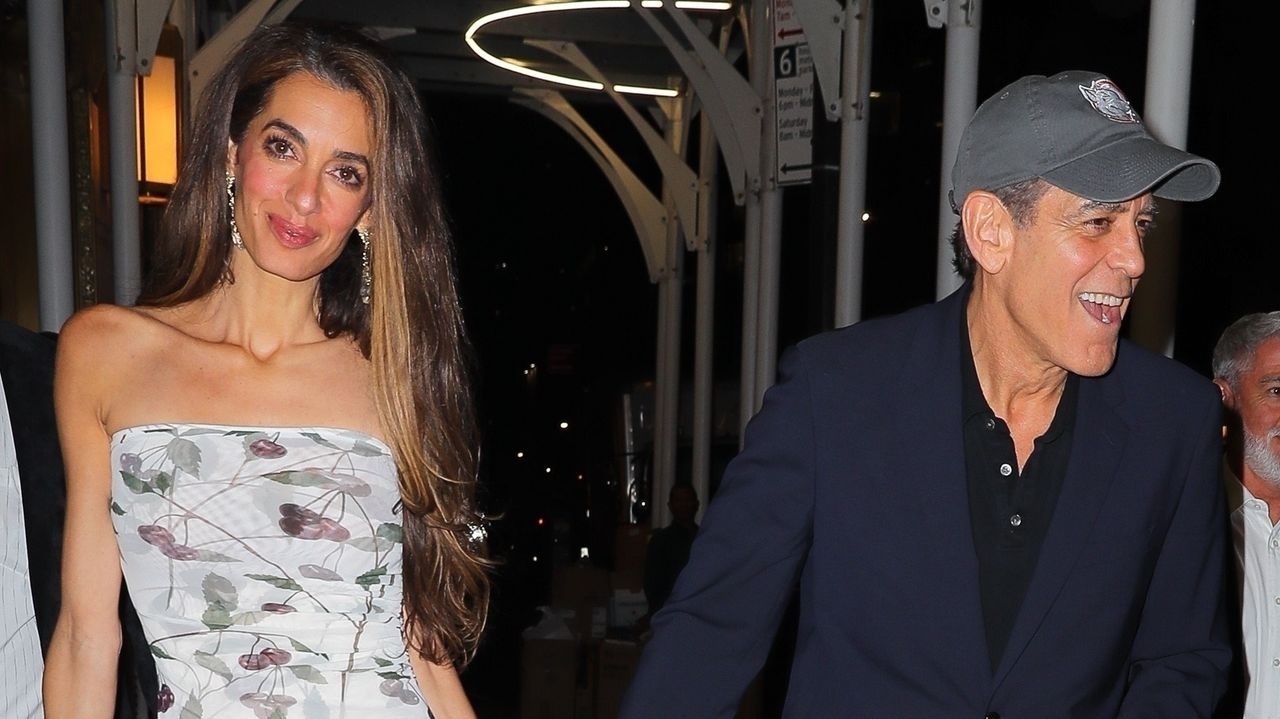 Amal Clooney: Na randkę ze swoim mężem George’em Clooneyem założyła tę letnią sukienkę z siateczki