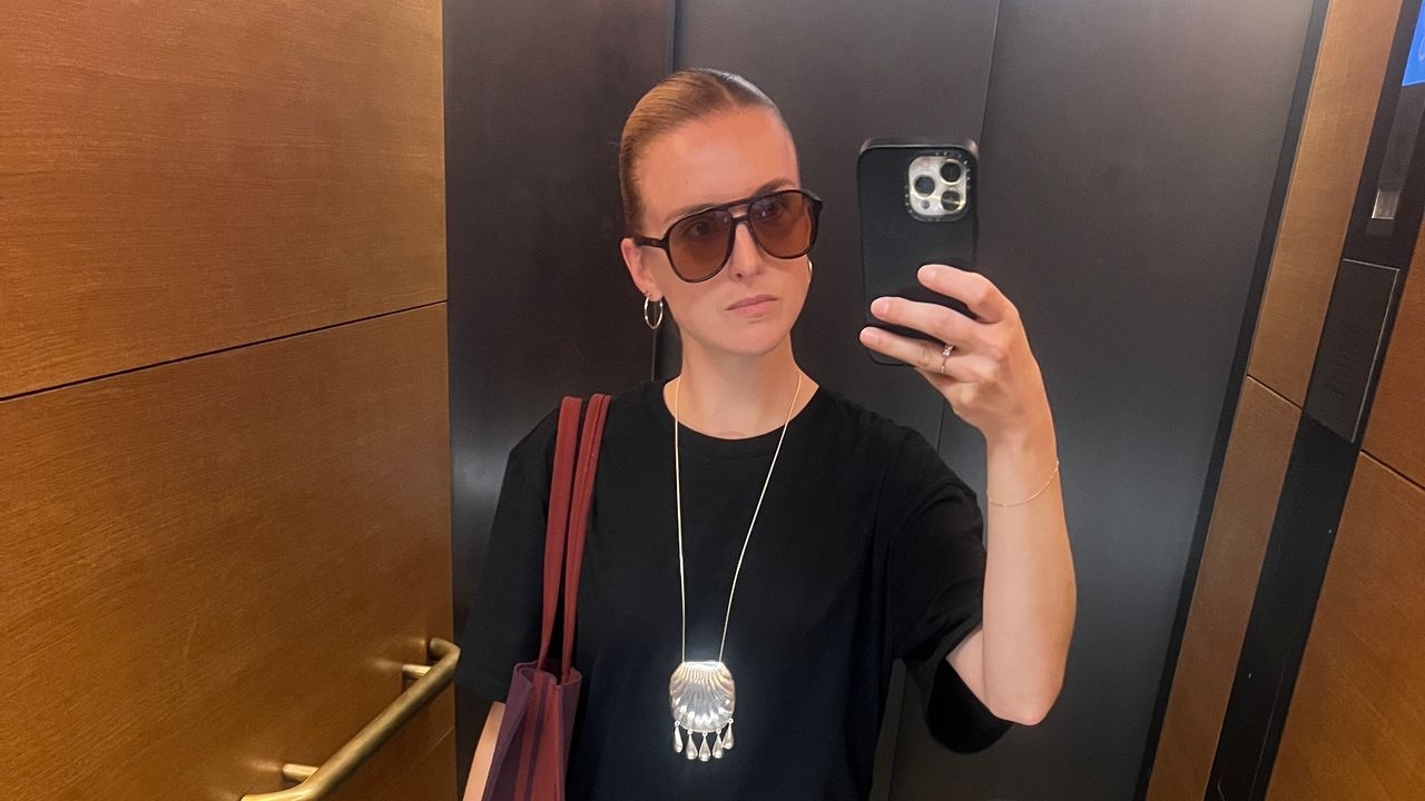 Il vestito-t-shirt è tornato in auge dopo tanto tempo: ecco come lo indosso adesso