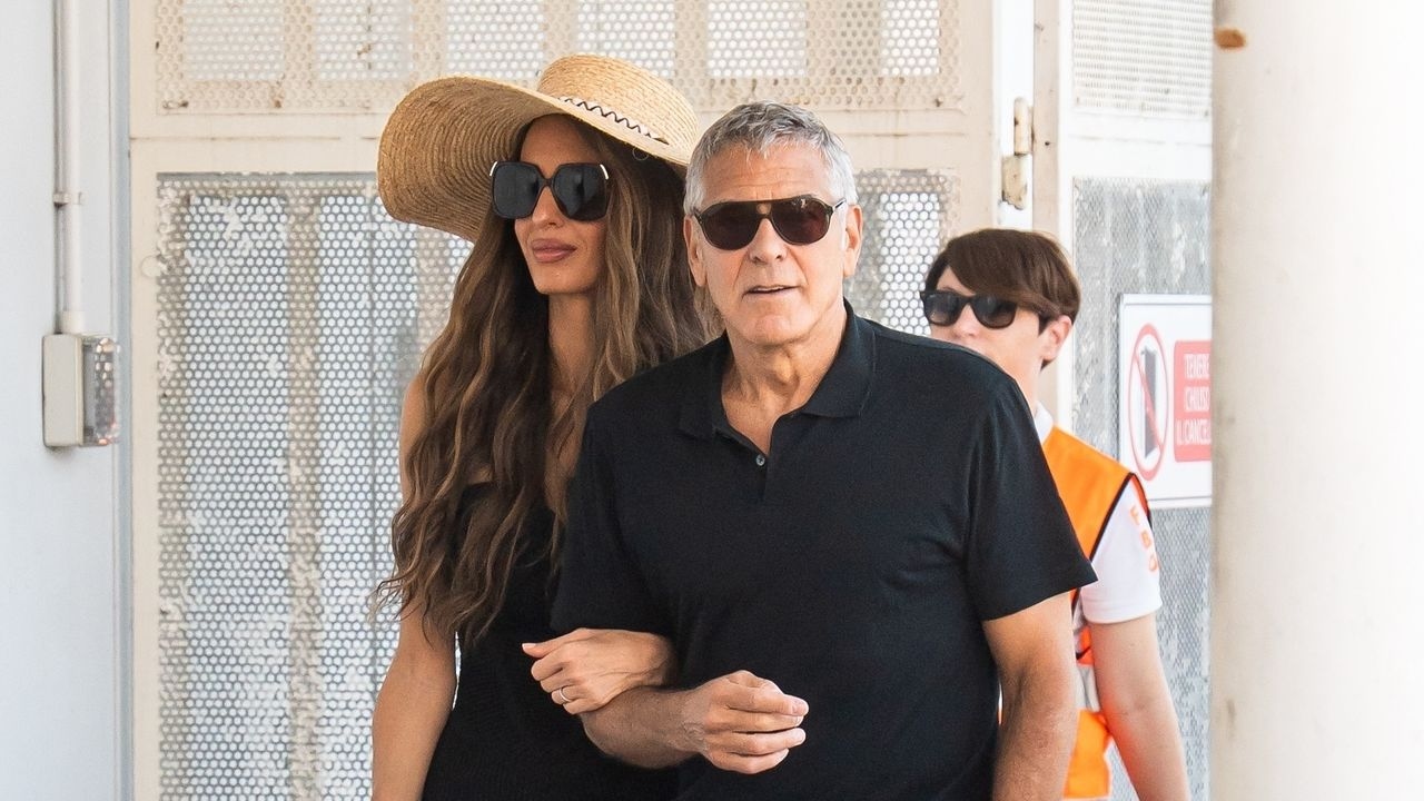 Amal Clooney: W Wenecji prezentuje swój idealny look na koniec lata