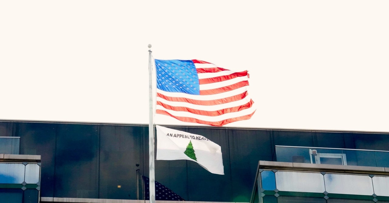 Extreemrechtse 'Appeal to Heaven'-vlag wappert boven overheidsinstantie in Washington D.C.