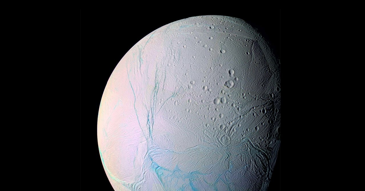 Emergono nuove prove che una delle lune di Saturno potrebbe ospitare la vita