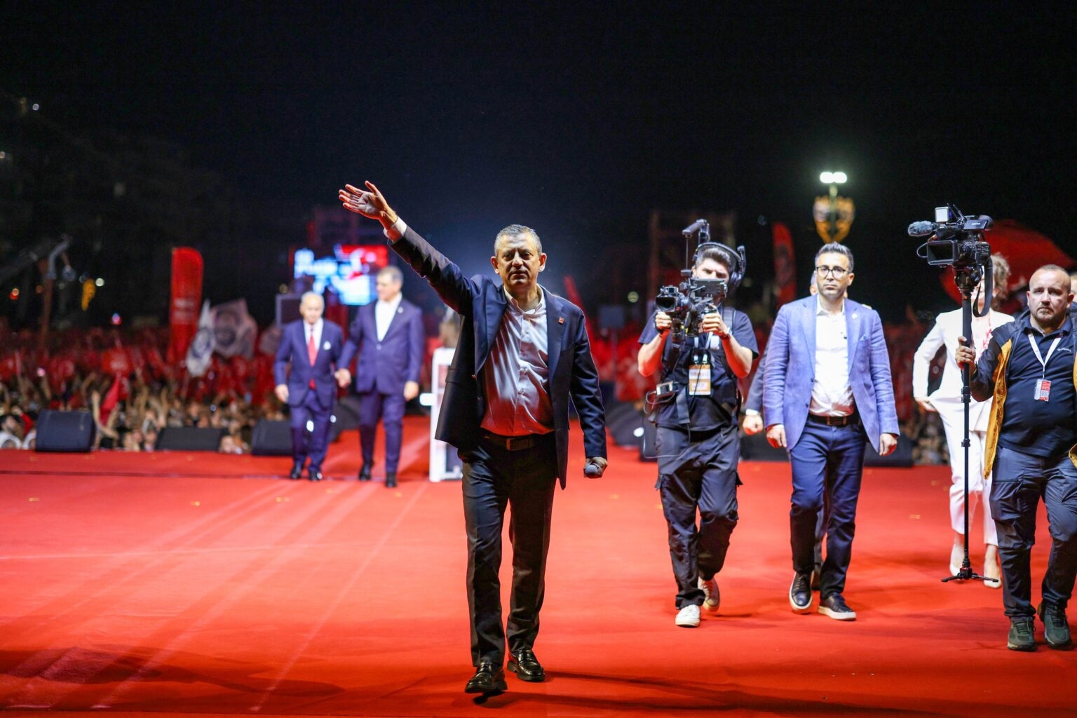 Manifestacja CHP w Pendik | Özgür Özel: „Tajny telefon” İmamoğlu był wyłączony przez 5 lat”