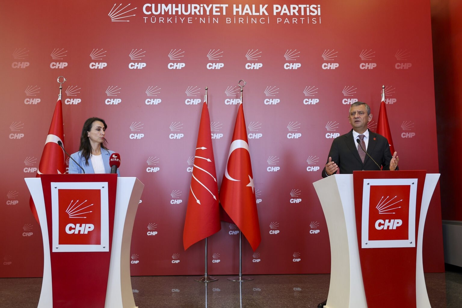 Tülay Hatimoğulları: “Las operaciones contra municipios socavan el proceso de paz”
