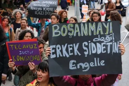 Reakcje na system „mediacji rodzinnych” są coraz większe: Co mówią prawnicy i stowarzyszenia kobiet?